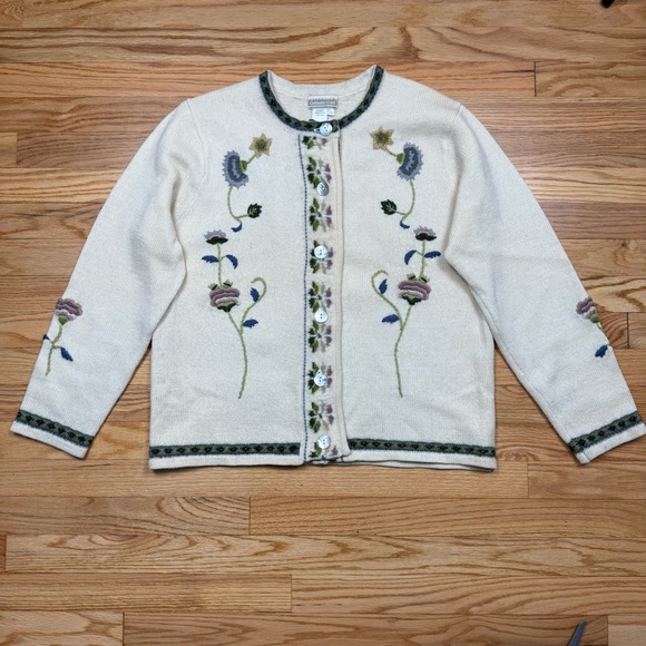 Vintage Floral Embroidered Wool Sweater with Mother of Pearl Buttons - Picture 2 of 7